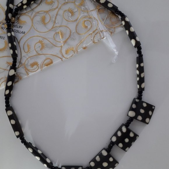 NWOT - DOMINO THEME TRIBAL NECKLACE - Picture 3 of 3